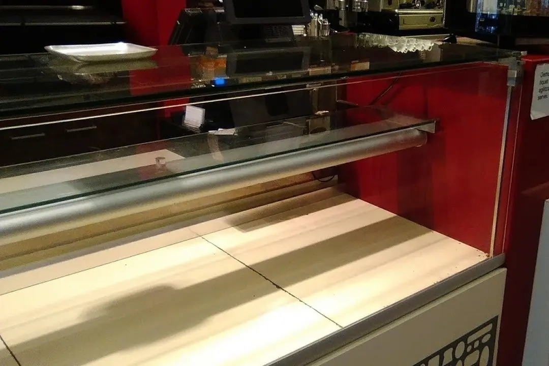 Mareva Aluminios - Mostrador de cristal