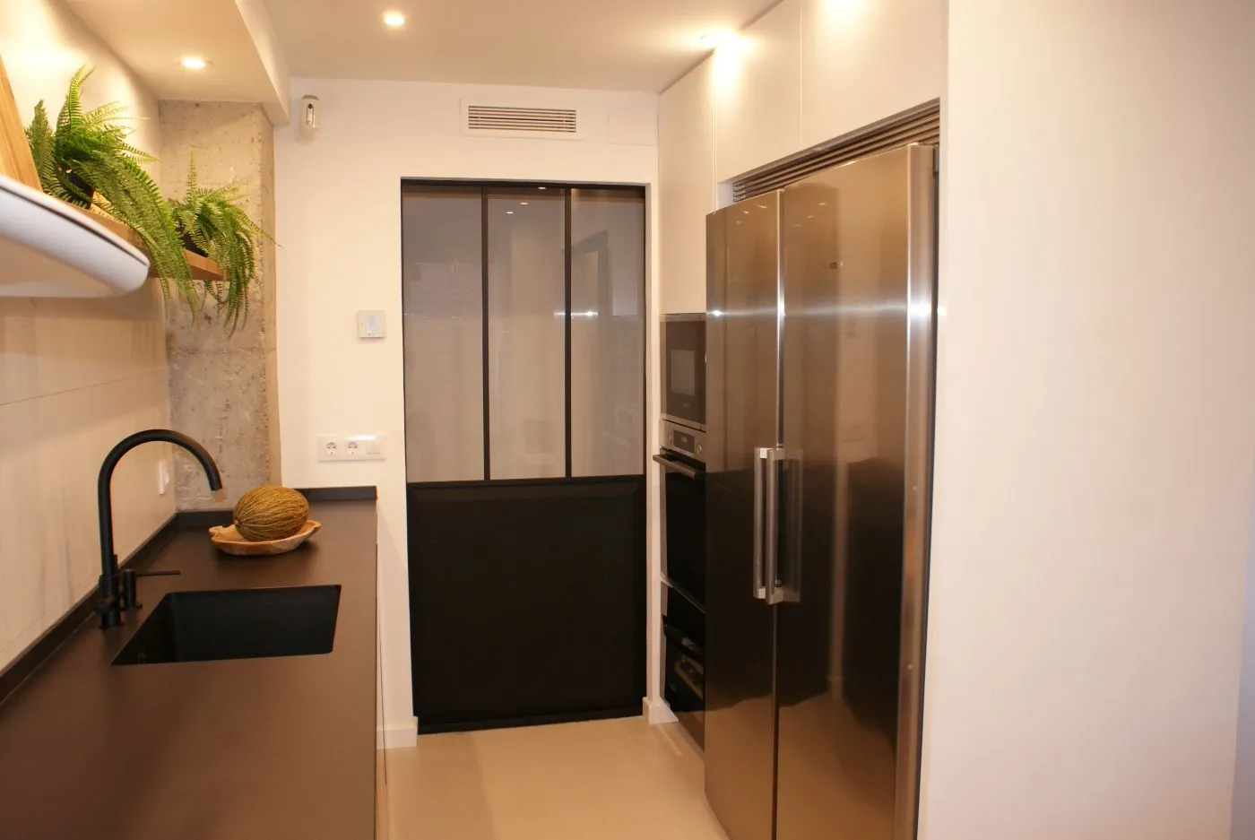 Reforma de cocina - Electrodomésticos y puerta