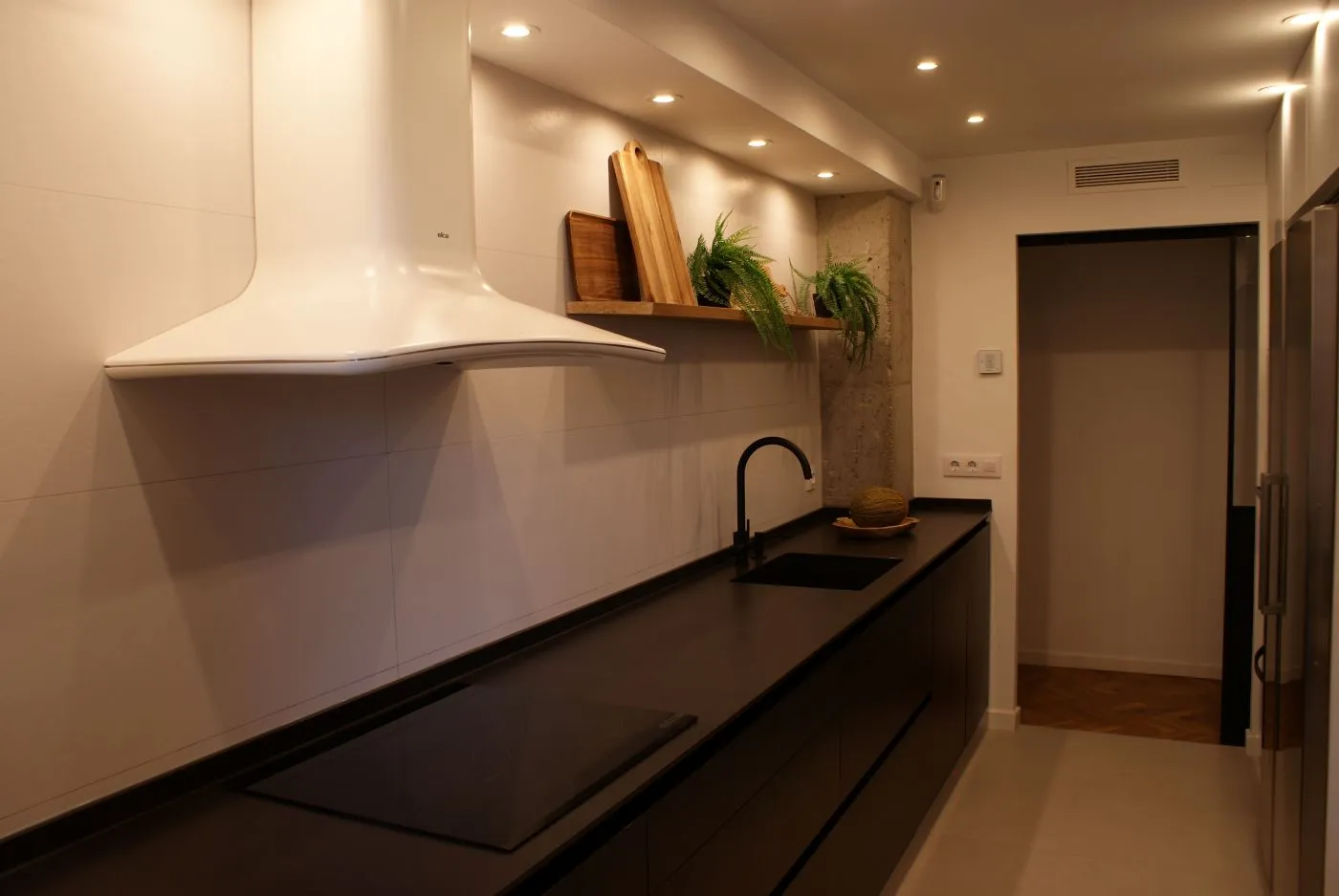 Reforma de cocina - Pica y puerta